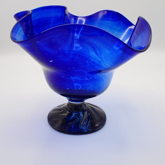 Footed Cobalt Blue Art Glass Vase with Swirl Pattern Handcrafted, Excellent Cond - Picture 8 of 10